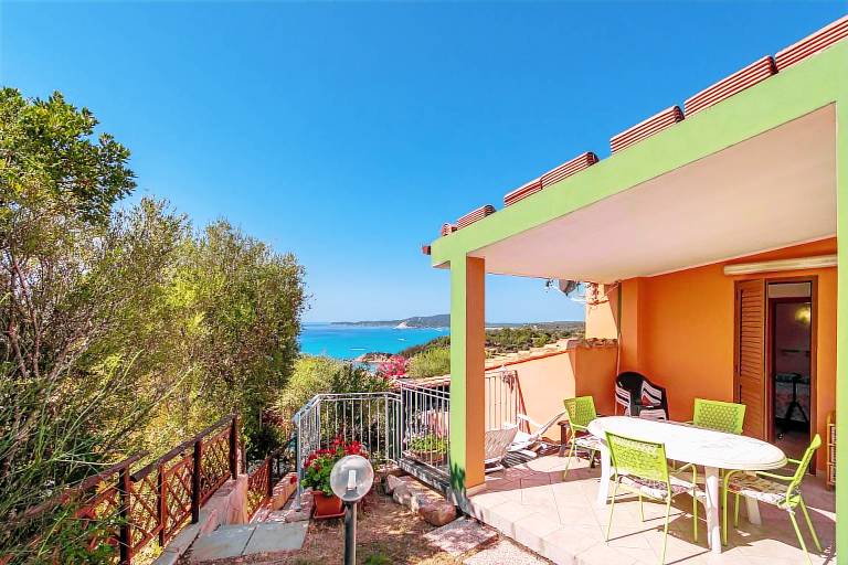 Vacation Home “Casa Via del Mare” with Sea View, Wi-Fi, Balcony, Garden & Terrace in Villasimius