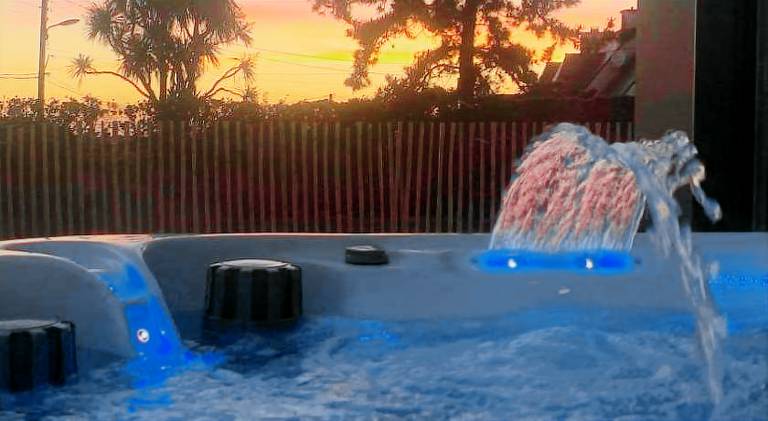 Villa with hot tub, grill & yard — photo 3