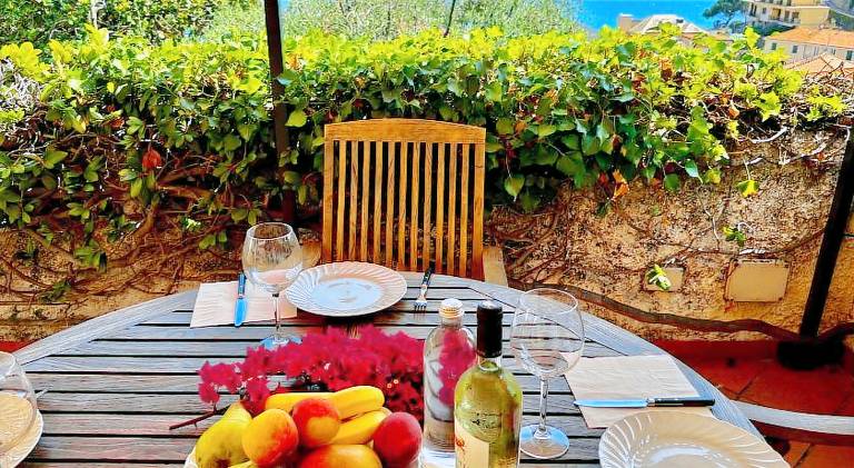 House with patio & yard in Celle Ligure