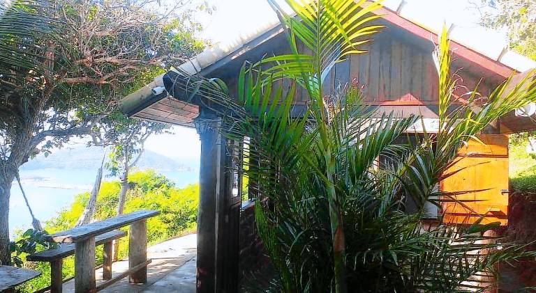 Lodge with barbecue & yard in Arraial do Cabo