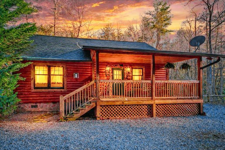 Secluded Cabin Hot Tub King Master Wears Valley by National Park Entrance — photo 2