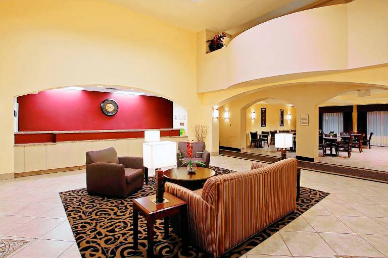 La Quinta Inn & Suites by Wyndham NE Long Beach/Cypress — photo 3