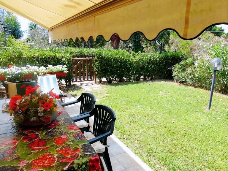 Villa with yard — photo 2