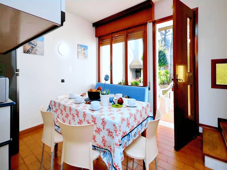 Villa with yard, BBQ & patio | Garden view — photo 2