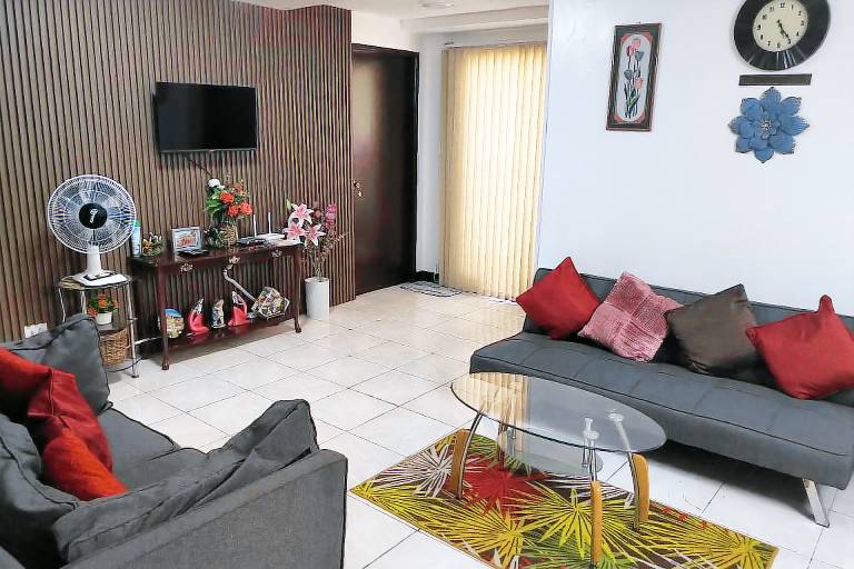 Rental apartment with patio | Perfect for remote work in Makati