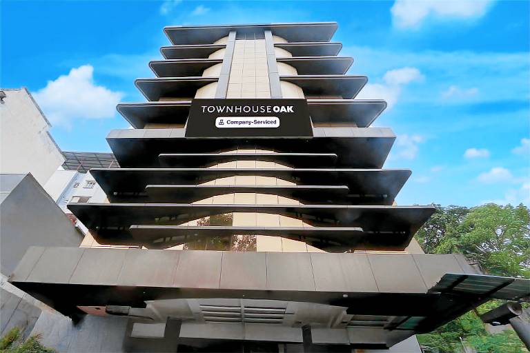 Super Townhouse Oak Ramdaspeth Downtown in Nagpur
