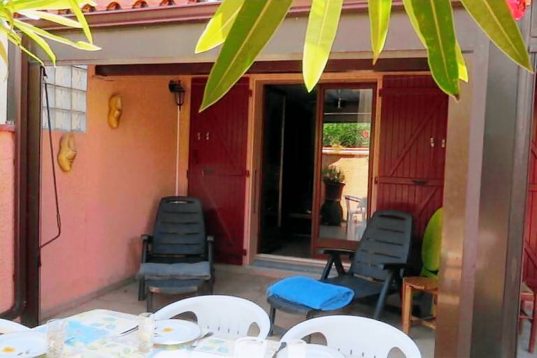 House with patio, BBQ & pool | Garden view — photo 2