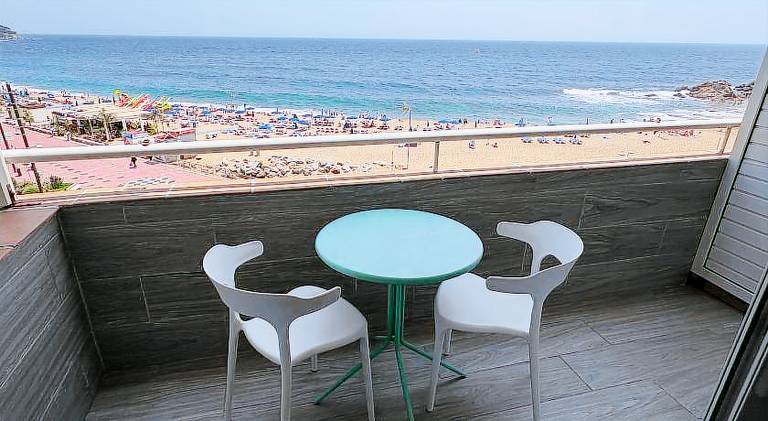 Nice holiday apartment with pool | Close to the beach | Pets are welcome in Lloret de Mar