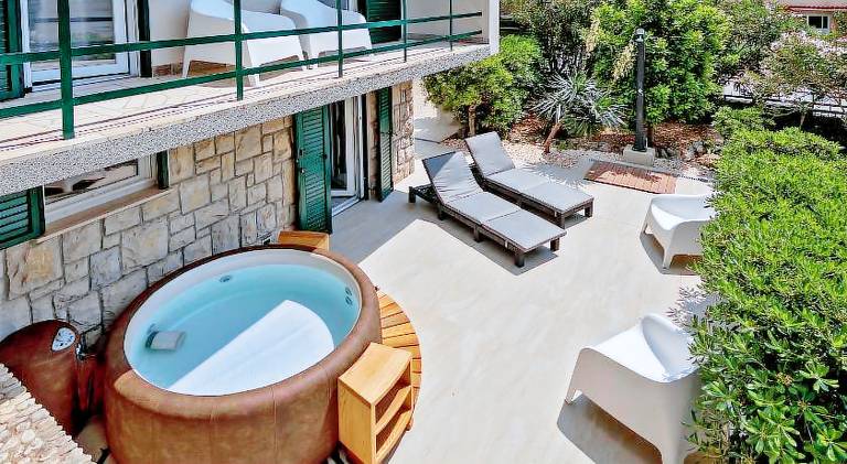 Charming villa with jacuzzi | Close to the beach | Pets are welcome — photo 5