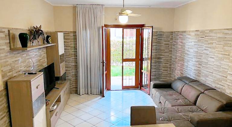 Holiday apartment with pool — photo 2