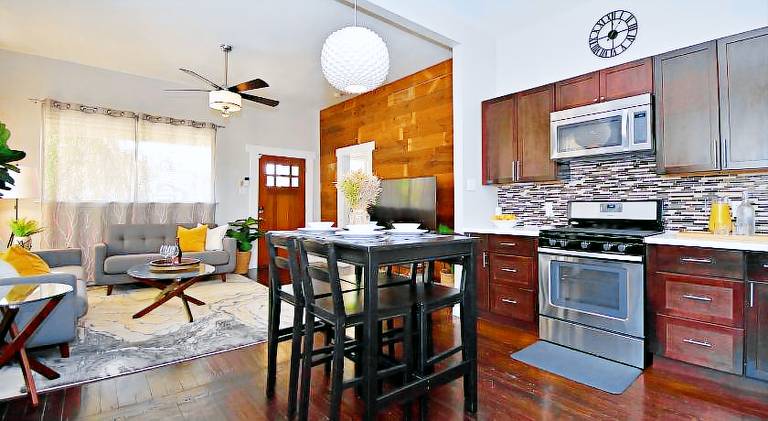 Fully equipped lovely house with hot tub & patio | Suitable for remote work | Pet-friendly — photo 3