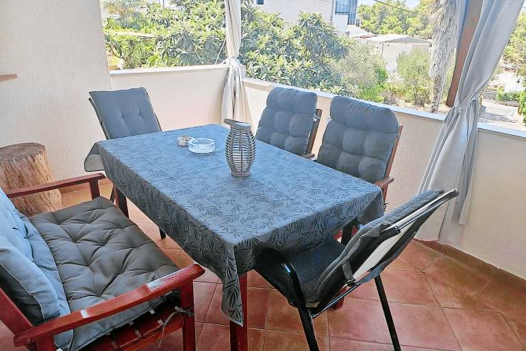 Nice apartment with patio & BBQ | Sea view | Next to the beach | Pets are welcome in Okrug