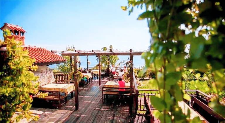 Rental apartment with barbecue, garden & private pool — photo 4