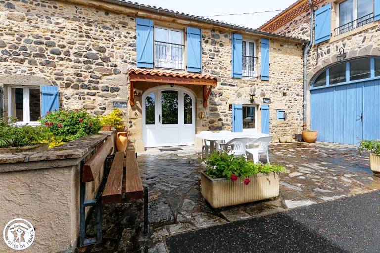 Gite with yard, barbecue & patio — photo 3