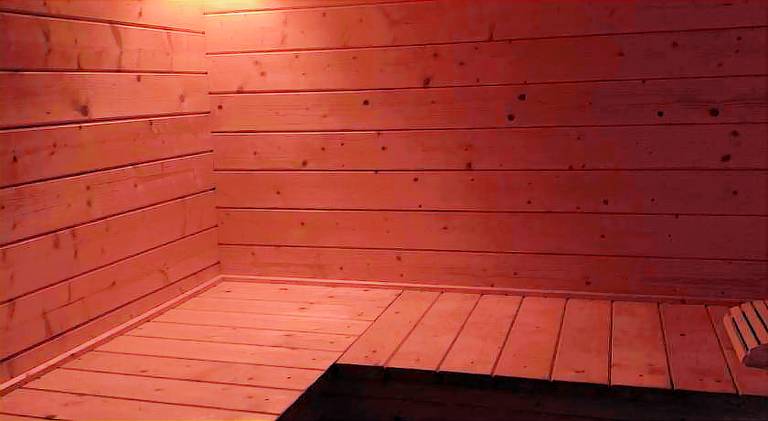 Vacation home with hot tub — photo 5