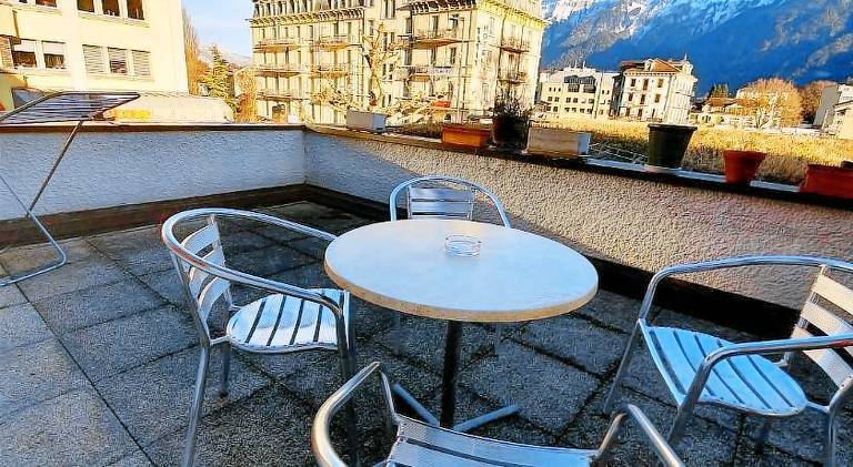 Rental apartment with patio, barbeque & yard — photo 3