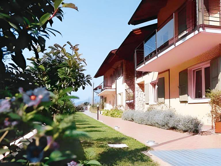 Serviced apartment with pool, terrace & yard | Pets are welcome in Arco