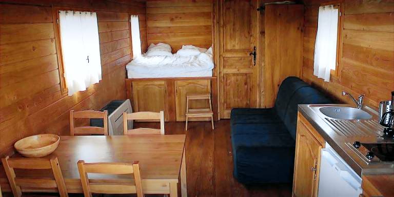 Rental with yard, barbecue & patio | Garden view — photo 2