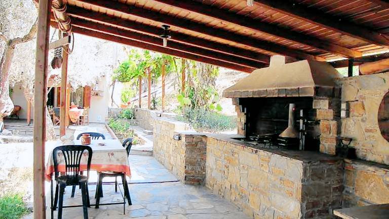 Rental apartment with patio, yard & barbeque — photo 2