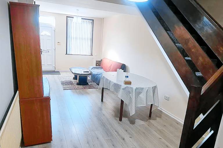 Stylish Central Home Sleeps 4 & Private Garden