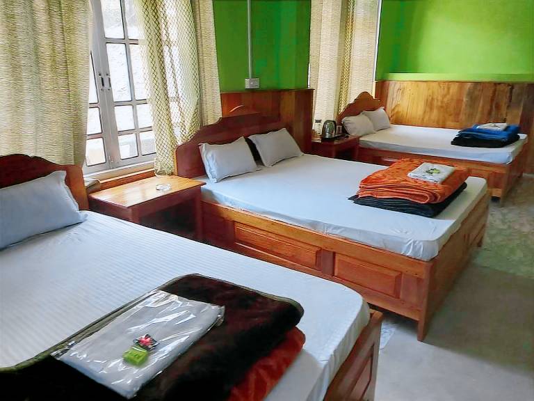 Vacation home with barbecue & yard in Darjeeling
