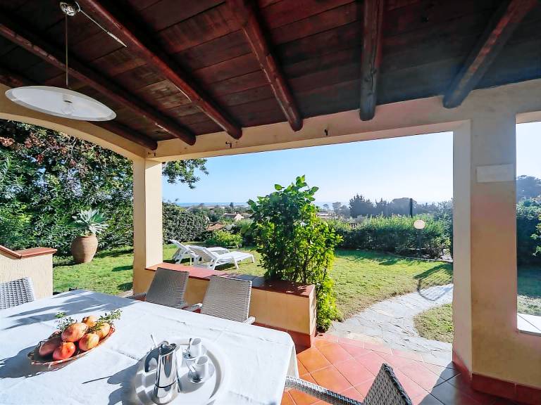 Vacation home with barbeque, garden & patio — photo 2