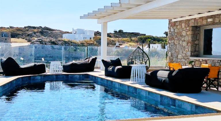 Apartment with pool & patio in Mykonos