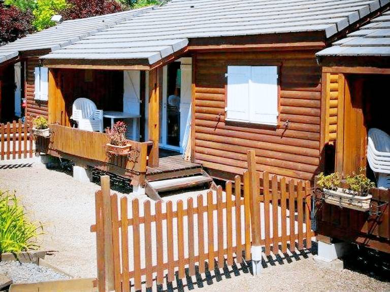 Family-friendly beautiful chalet with patio, barbecue & heated pool | Pets allowed — photo 4