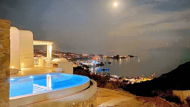 Vacation home with terrace, private pool & hot tub in Mykonos