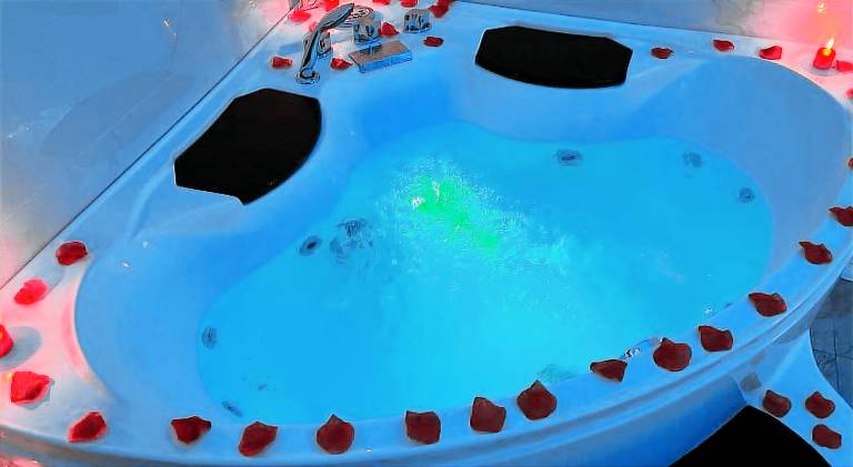 Holiday apartment with jacuzzi & private pool | Pet-friendly — photo 3