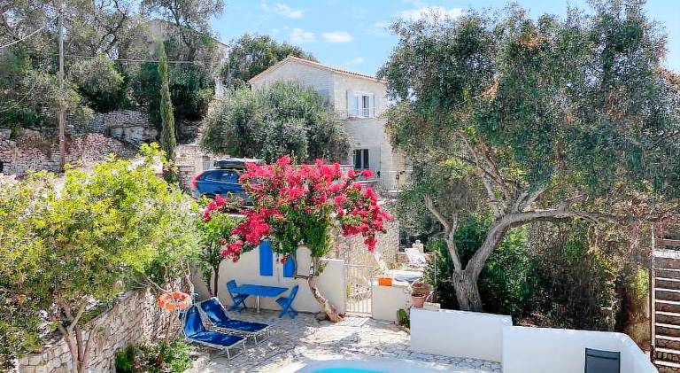 Holiday apartment with pool, terrace & yard — photo 5