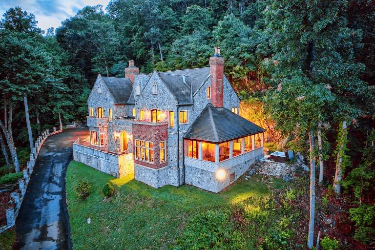 House  Valle Crucis