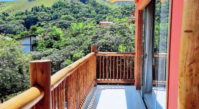 Lovely lodge with garden, pool & patio | Pet-friendly — photo 2