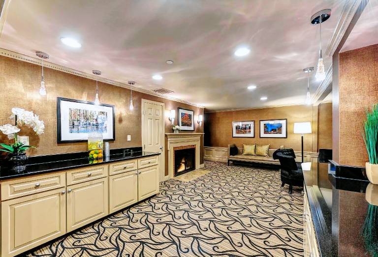 Port Inn and Suites Portsmouth, an Ascend Collection Hotel — photo 4