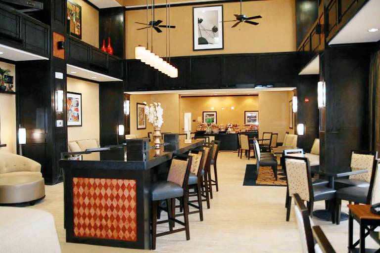 Hampton Inn & Suites Cleburne — photo 4