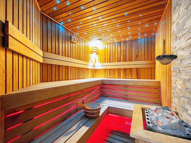 Rental apartment with pool, sauna & jacuzzi — photo 3