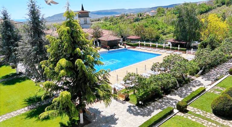 Holiday apartment with pool in Balchik