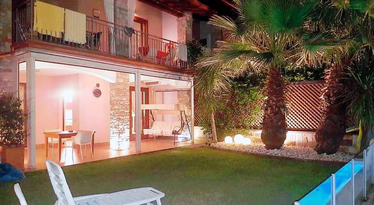 Vacation home with barbeque, patio & private pool — photo 3