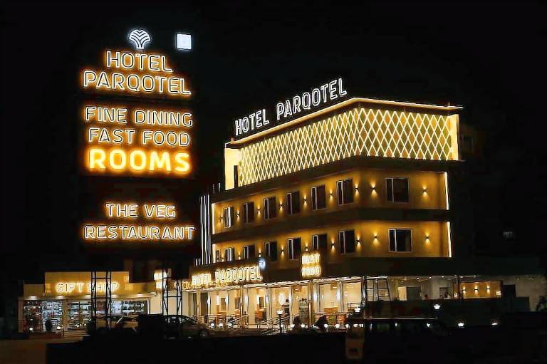 HOTEL PARQOTEL