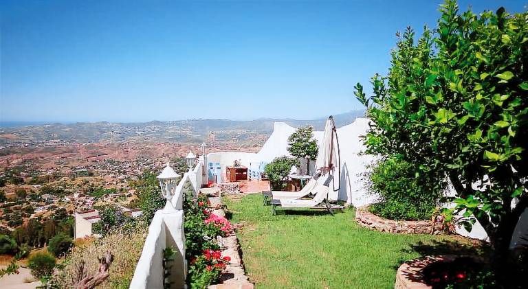 Vacation home with patio, barbecue & garden in Mijas