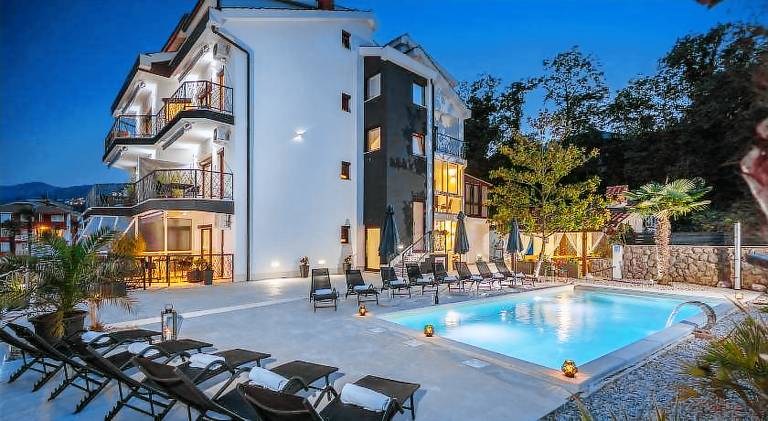 Apartment with pool in Opatija