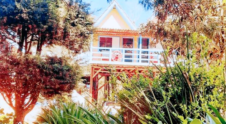 Chalet with barbeque, yard & terrace — photo 5