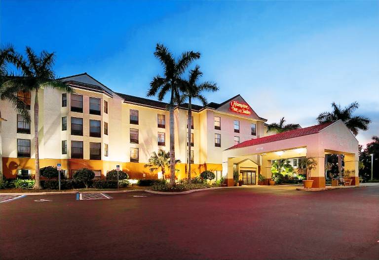 Hampton Inn & Suites Fort Myers Beach/Sanibel Gateway — photo 2