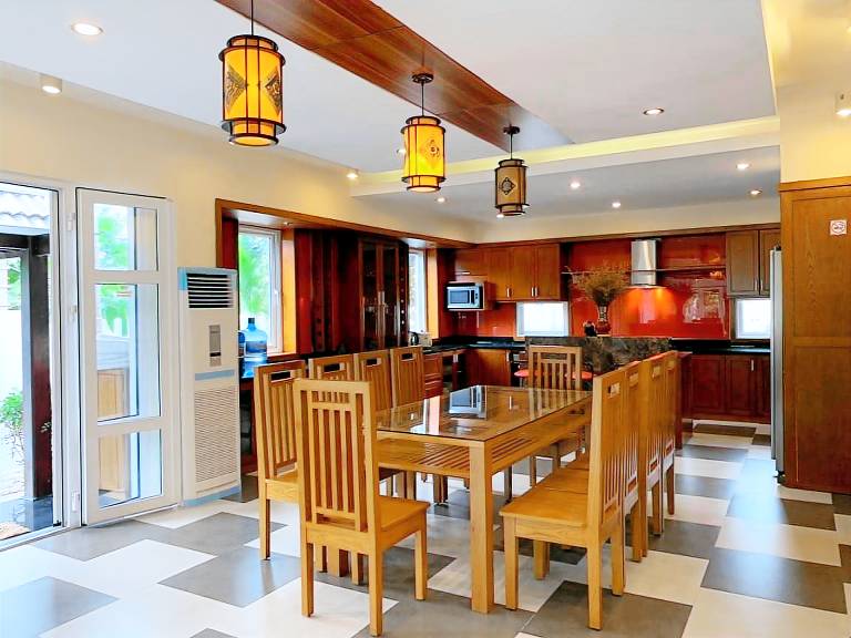 Charming villa with pool & hot tub | Beach nearby | Perfect for remote work | Dogs allowed — photo 3