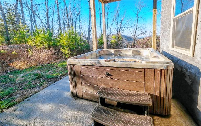Cabin with hot tub, private pool & barbeque | Mountain view — photo 4