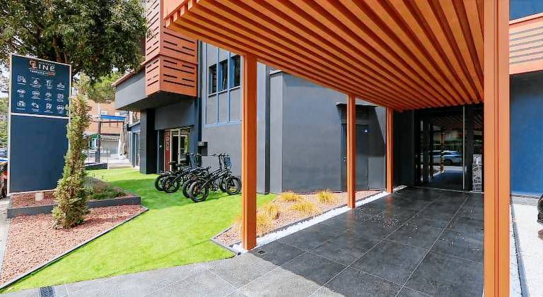 Serviced apartment with patio | Beach nearby | Dogs allowed — photo 5