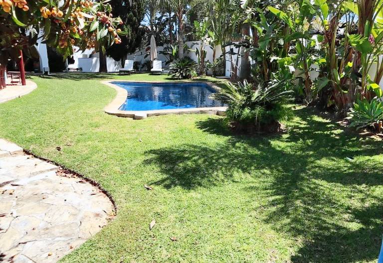 Family-oriented lovely villa with barbecue, jacuzzi & heated pool | Mountain view | Close to the beach | Pet-friendly — photo 3