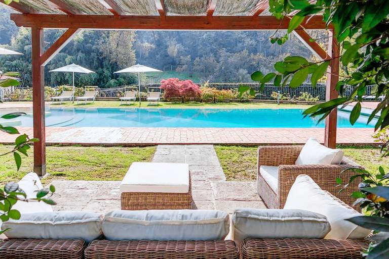 Vacation home with barbecue, patio & private pool — photo 3