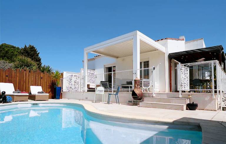 Villa Vias