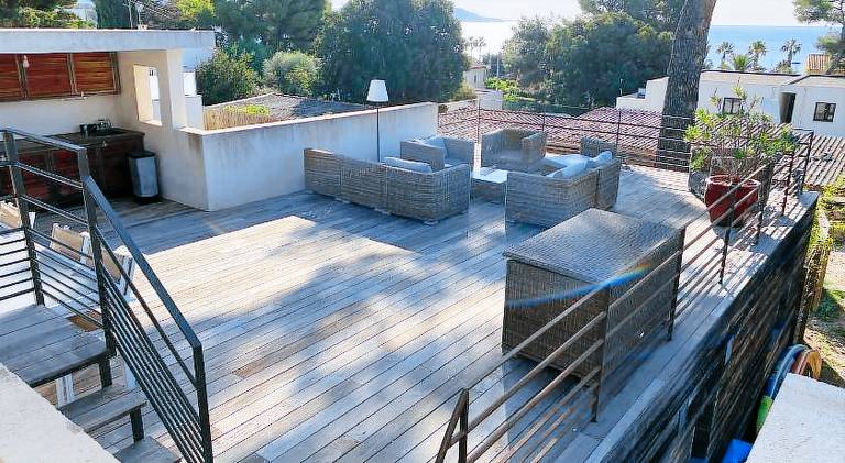 Holiday apartment with patio in Cassis
